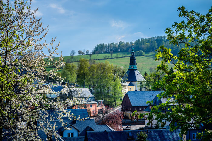 Blick zur Bergkirche Seiffen