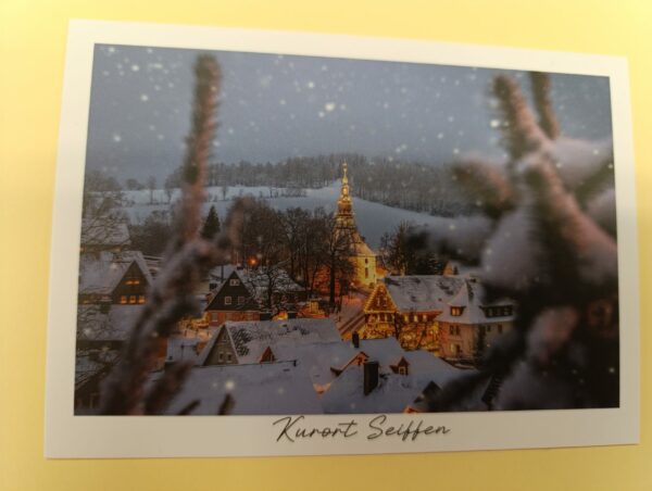 Postkarte Spielzeugdorf Seiffen im Schnee